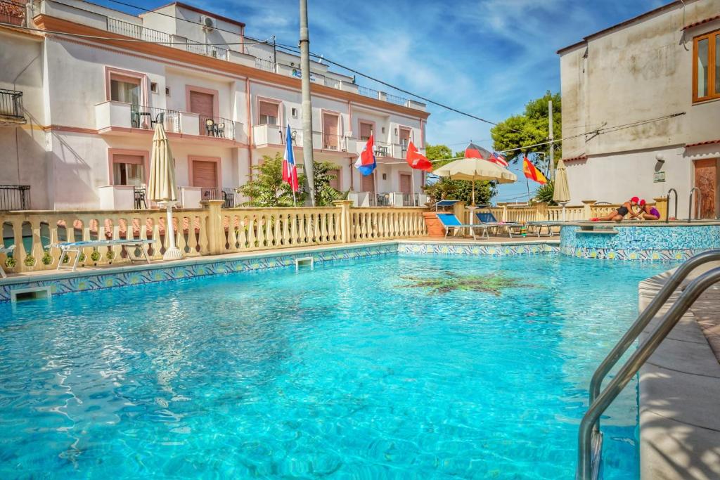 Bazén v ubytování Hotel Pineta nebo v jeho okolí