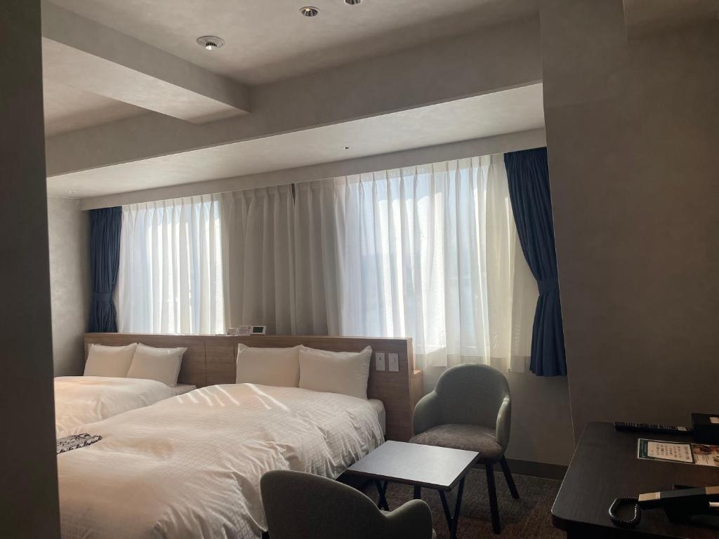 Postel nebo postele na pokoji v ubytování Matsue New Urban Hotel