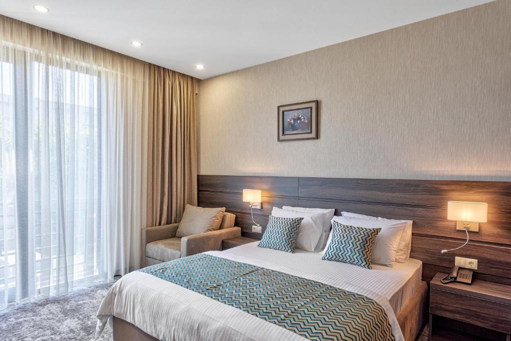 Postel nebo postele na pokoji v ubytování Vinum Hotel