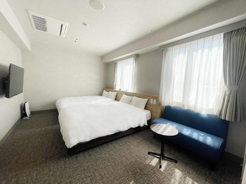 Postel nebo postele na pokoji v ubytování Matsue New Urban Hotel
