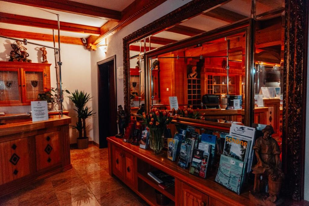 Lounge nebo bar v ubytování Hotel Gundl Alm