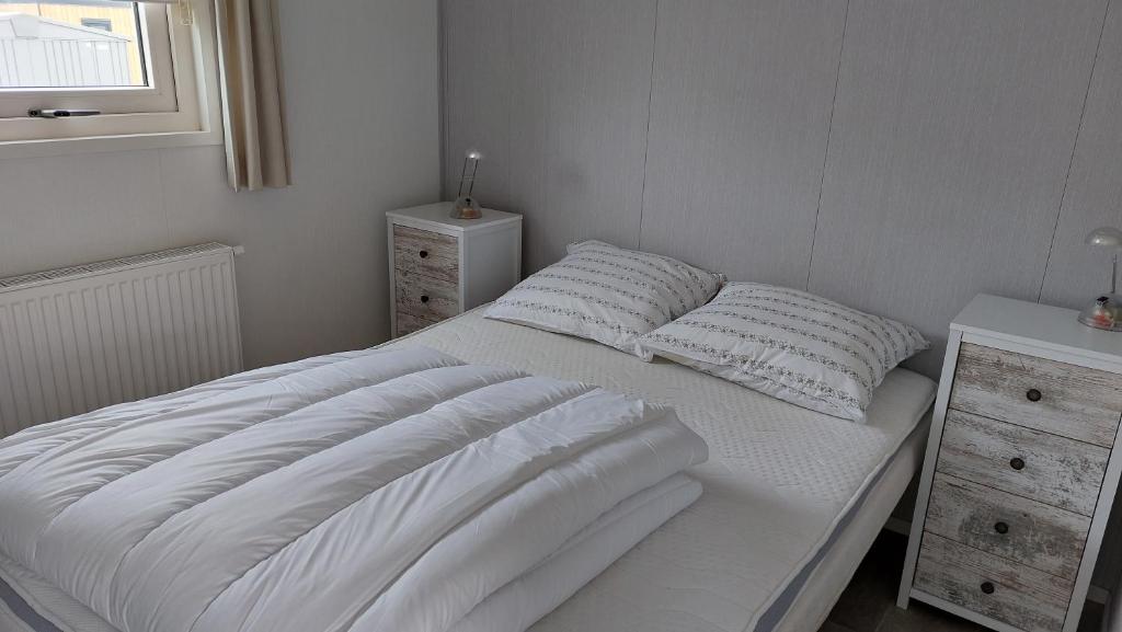 Postel nebo postele na pokoji v ubytování Vakantiepark duinzicht