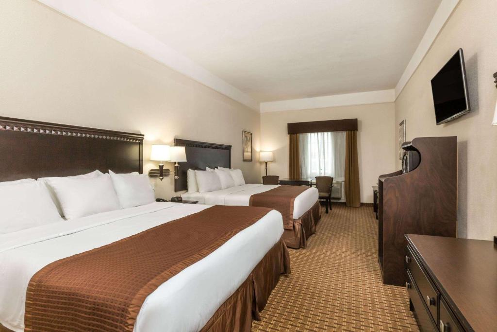 Baymont by Wyndham Galveston photo