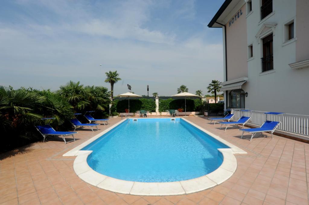 Bazén v ubytování Hotel Master nebo v jeho okolí