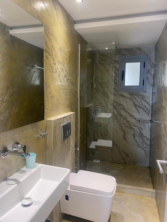 Zinozis Beach Apartments - 9