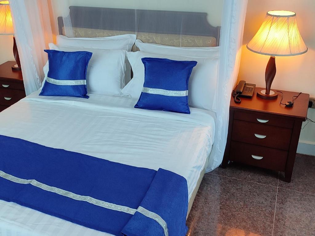 Postel nebo postele na pokoji v ubytování Koki Hotel