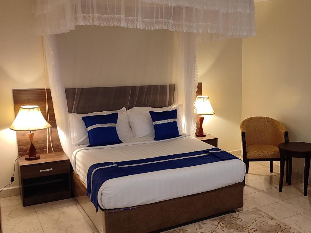 Postel nebo postele na pokoji v ubytování Koki Hotel