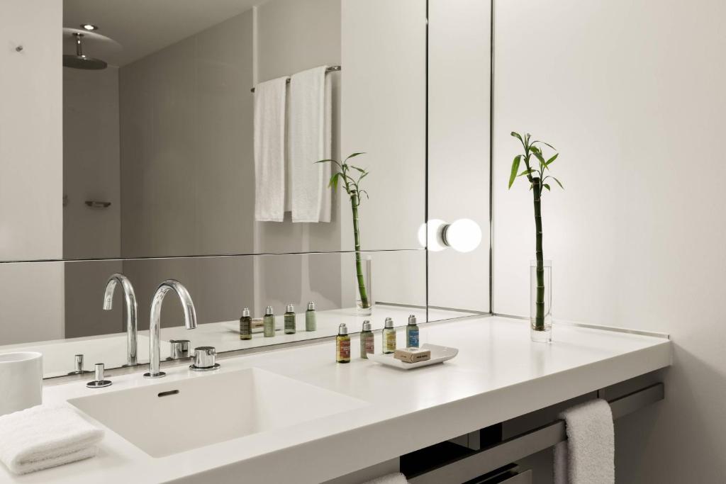 The Hotel Lucerne, Autograph Collection - Resim 8