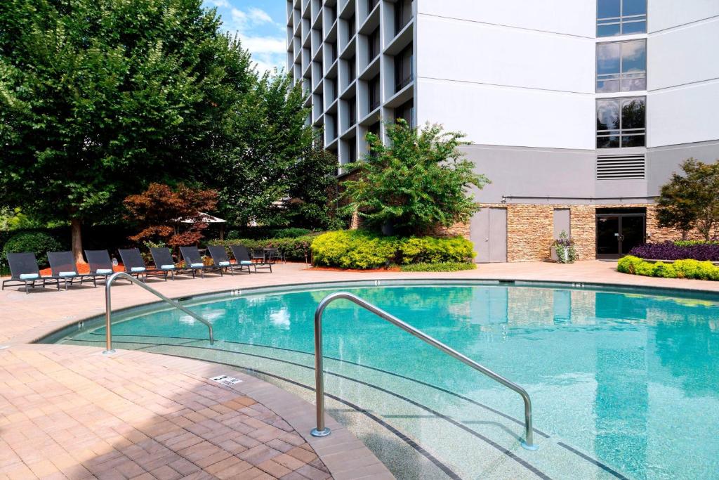 a large swimming pool with chairs and a building at Atlanta Marriott Northeast/Emory Area in Atlanta