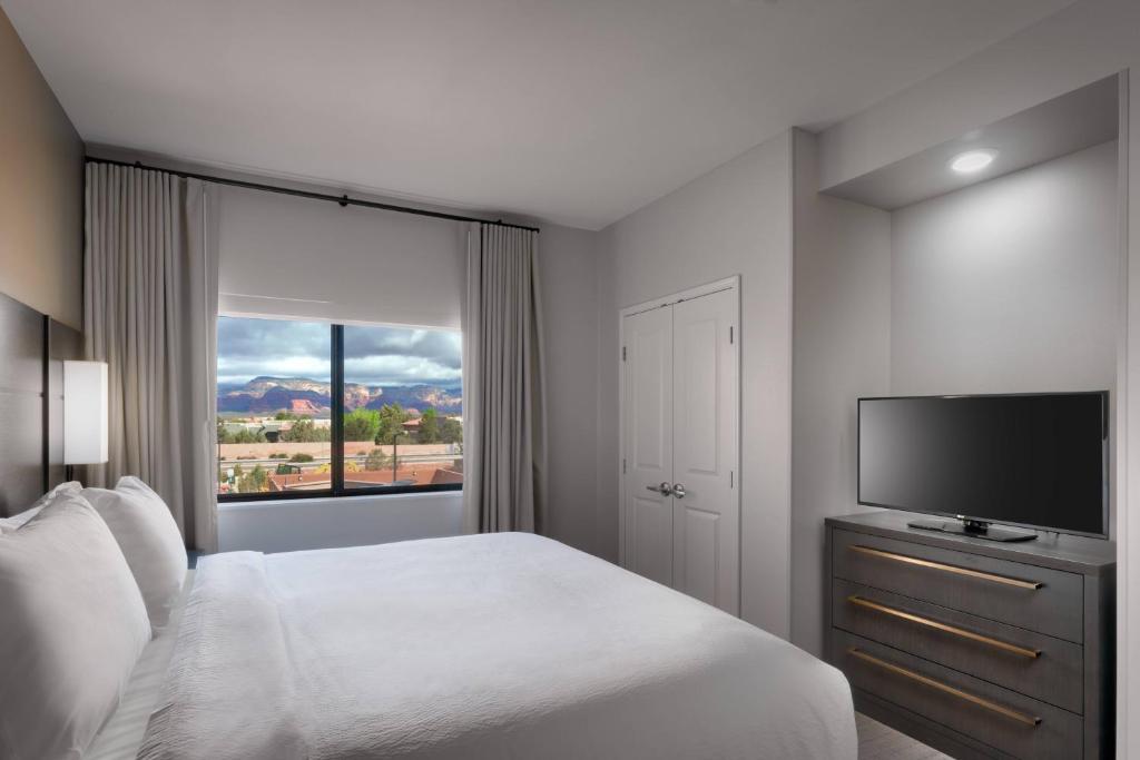 Postel nebo postele na pokoji v ubytování Residence Inn by Marriott Sedona
