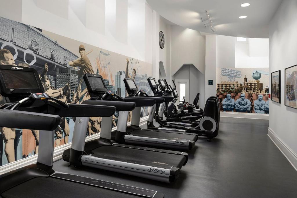 Fitness centrum a/nebo fitness zařízení v ubytování Marriott Vacation Club® at Custom House, Boston  