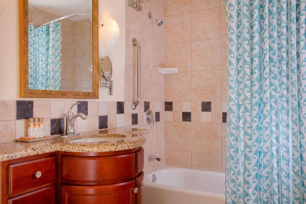 Marriott's Ko Olina Beach Club - Room King Con Sofá Cama Y Balcón - Vista De Montaña