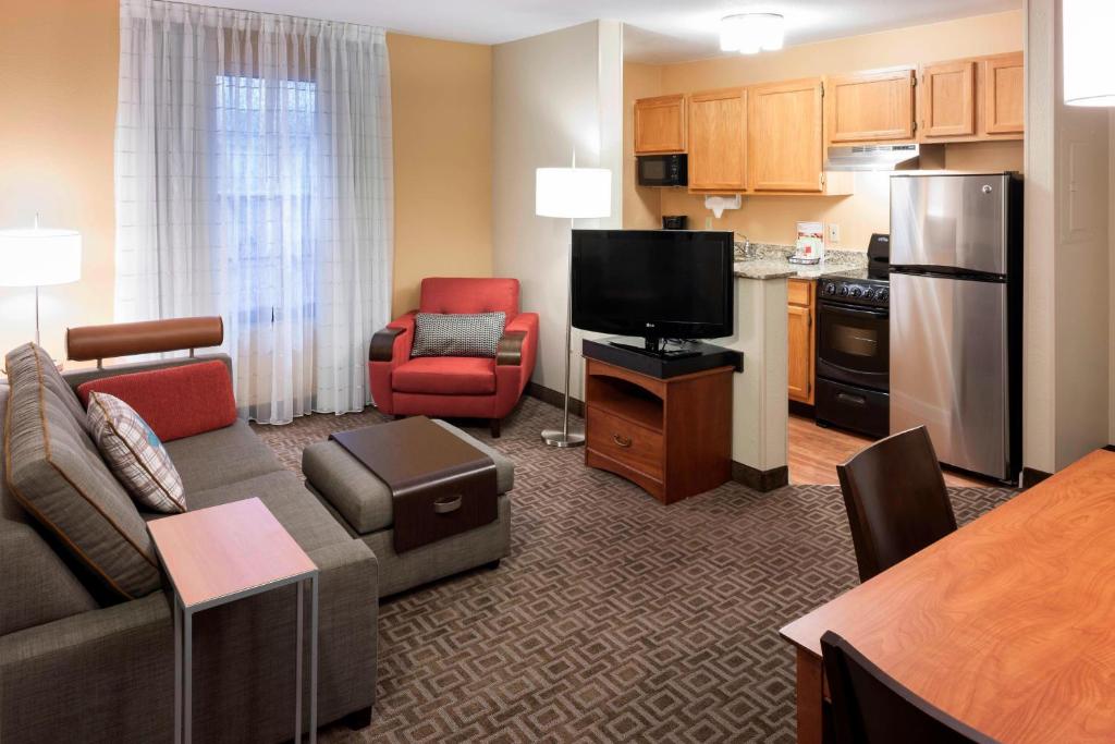 a living room with a couch and a kitchen at TownePlace Suites Dallas Las Colinas in Irving