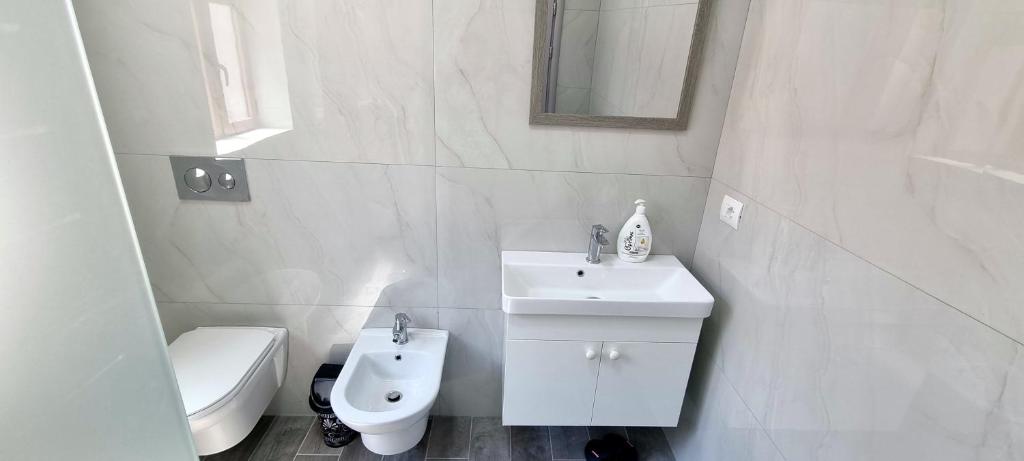 Delight Apartments Pogradec 301 - Image 8