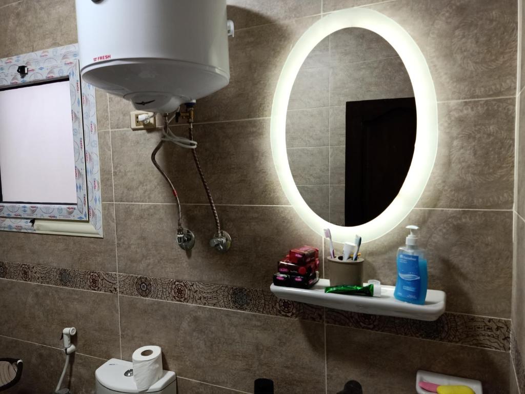 Crystal pyramid inn - 10