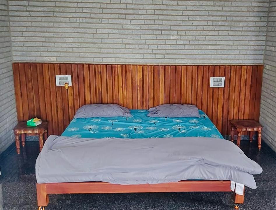 Postel nebo postele na pokoji v ubytování Kashi Farm House