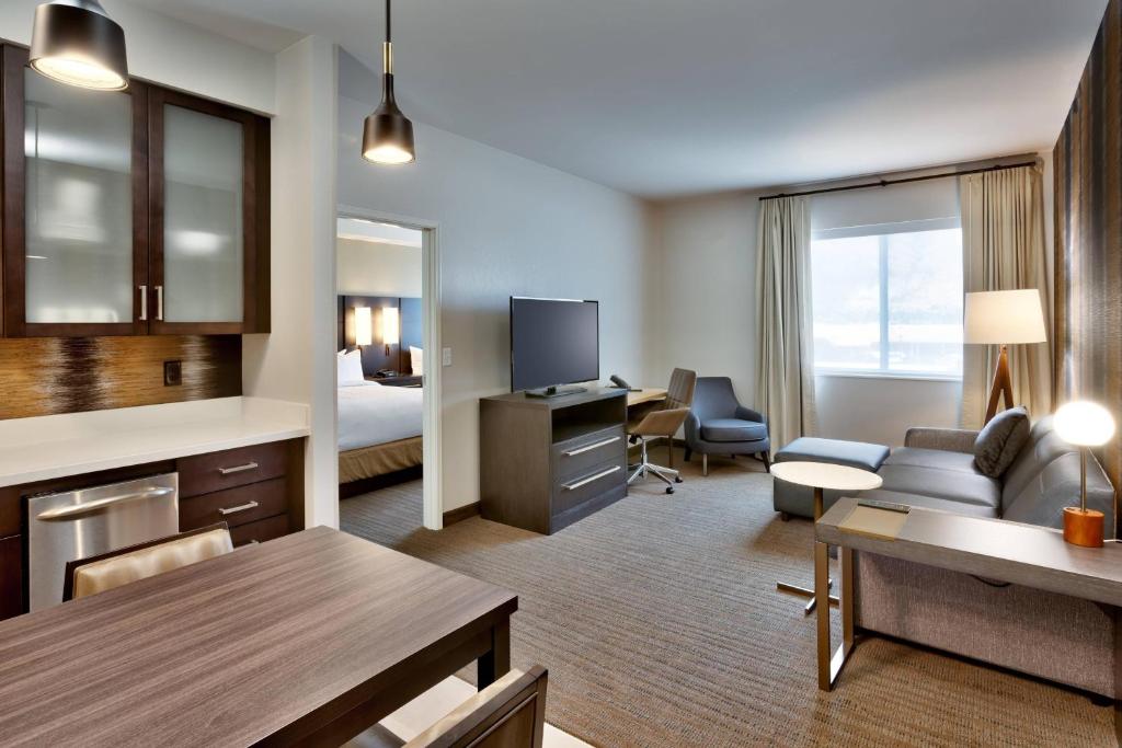 TV a/nebo společenská místnost v ubytování Residence Inn by Marriott Provo South University