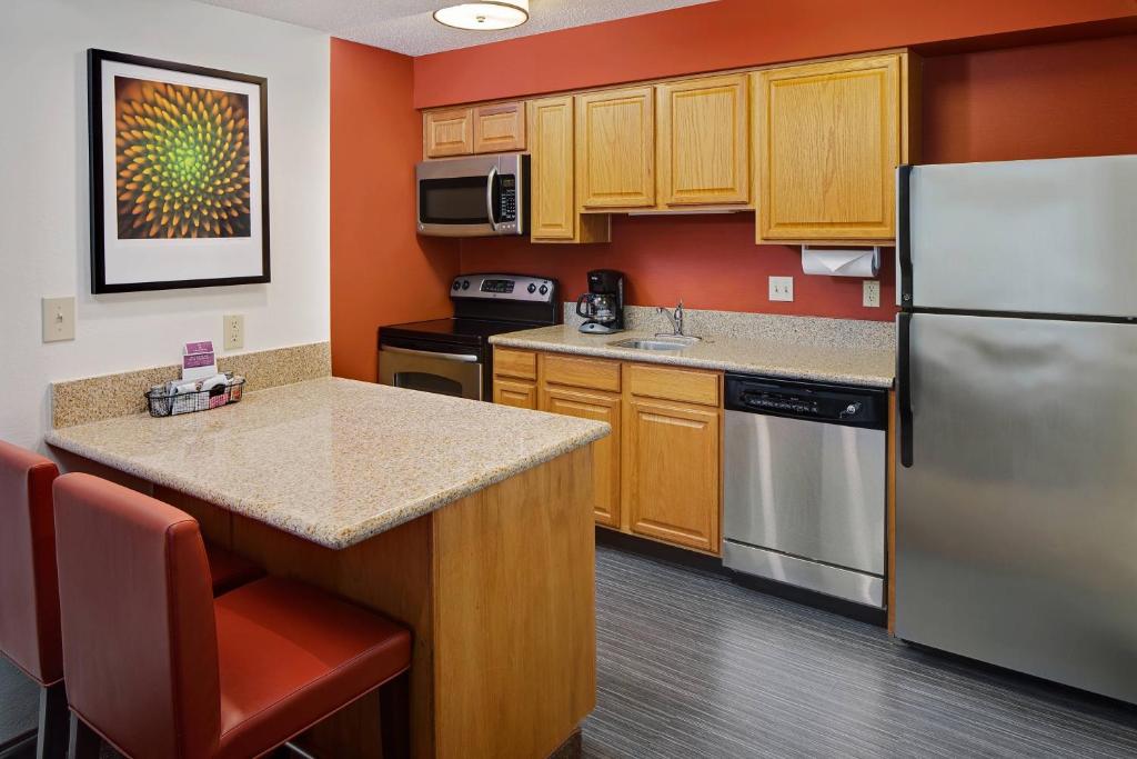 Residence Inn Detroit Troy/Madison Heights - Queen Studio Met Bankbed