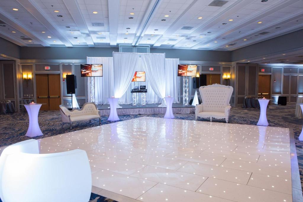 Boston Marriott Newton photo