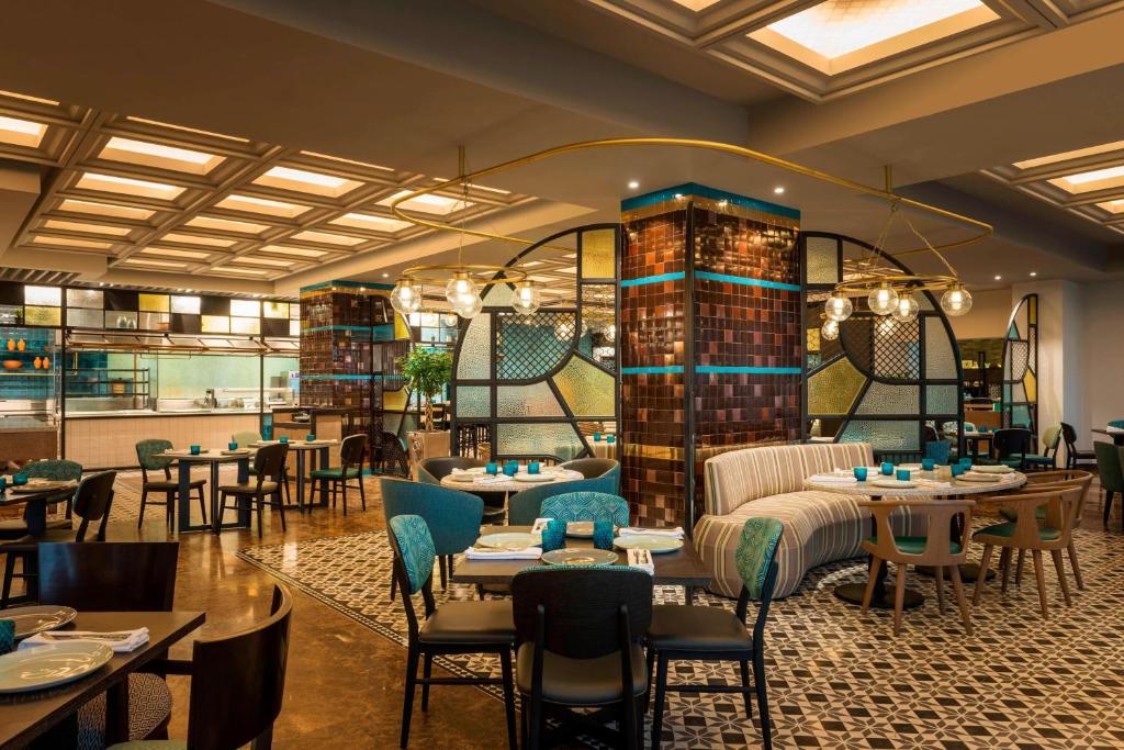 Restoran või mõni muu söögikoht majutusasutuses Sheraton Mall of the Emirates Hotel, Dubai