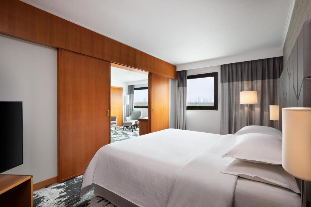 Sheraton Frankfurt Airport Hotel & Conference Center - Junior Suite, Suite, 1 Koning