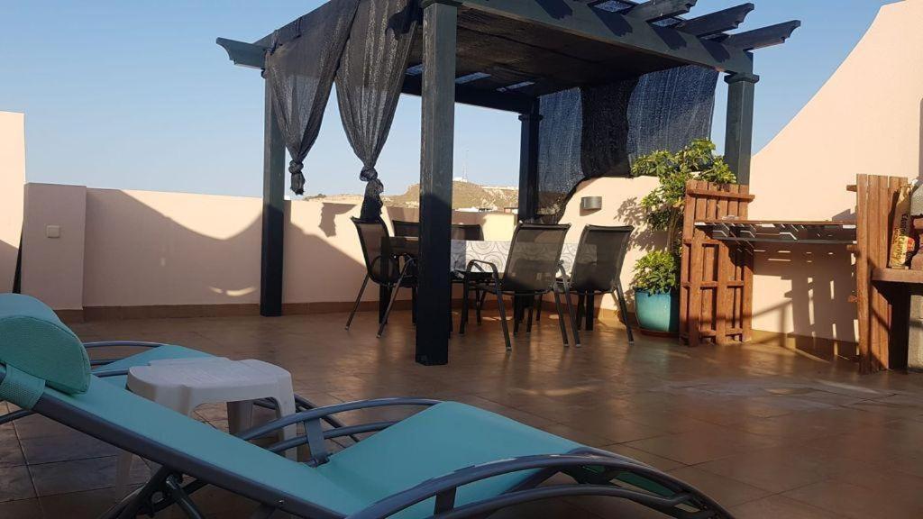 Patio nebo venkovní prostory v ubytování ÁTICO Paraíso Beach con piscina privada