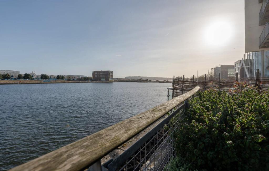 Water View Apartment- 2 Bed - Cardiff Bay - Free Parking!!, Cardiff –  Updated 2023 Prices