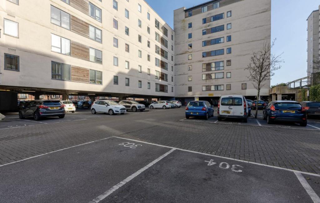 Water View Apartment- 2 Bed - Cardiff Bay - Free Parking!!, Cardiff –  Updated 2023 Prices