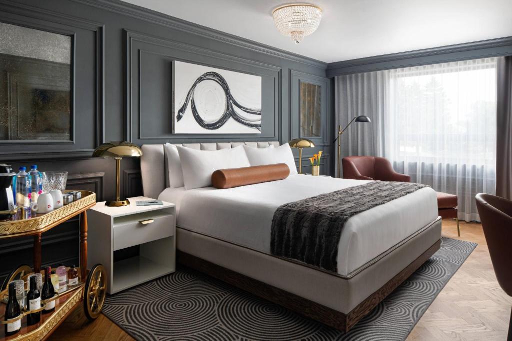 The Drake Oak Brook, Autograph Collection - 