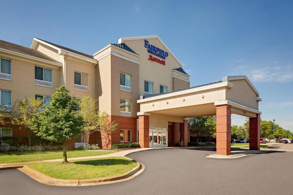 a rendering of the front of a hotel at Fairfield Inn & Suites by Marriott Detroit Metro Airport Romulus in Romulus