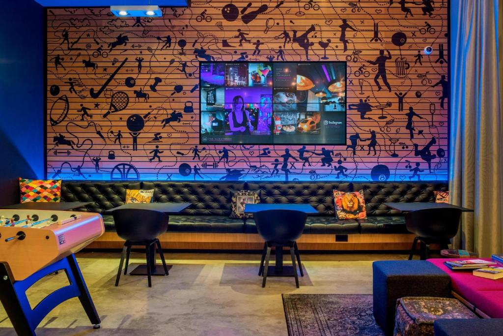 Moxy London Stratford - Resim 38
