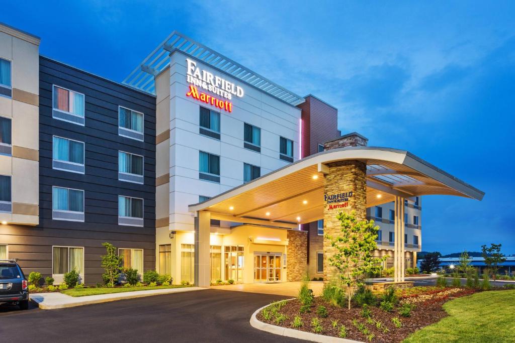 a rendering of the exterior of a hotel at Fairfield Inn & Suites by Marriott Johnson City in Johnson City