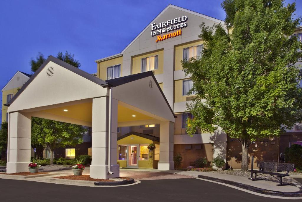 uma representação de um hotel com um edifício em Fairfield by Marriott Southeast Hammond, IN em Hammond