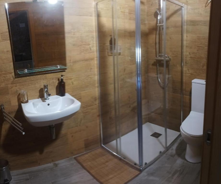 Koupelna v ubytování Apartamentos Rurales Rad Icarium