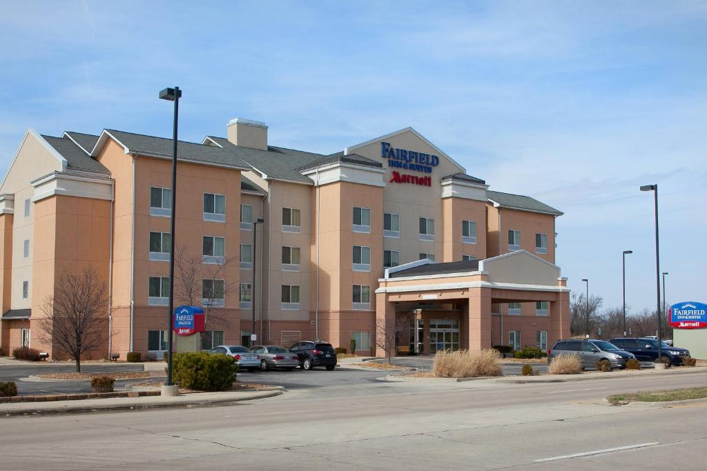 a hotel building with cars parked in a parking lot at Fairfield Inn & Suites Mount Vernon Rend Lake in Mount Vernon