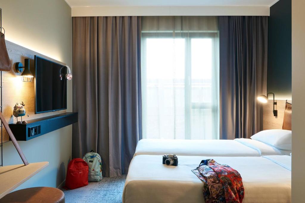 Moxy Chester - 