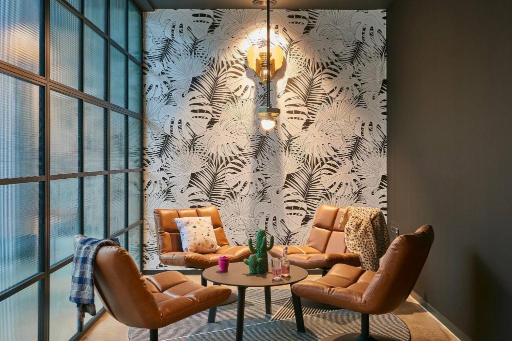 Moxy Chester - Resim 40