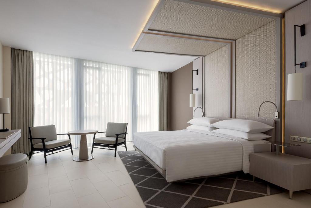 Postel nebo postele na pokoji v ubytování Rabat Marriott Hotel