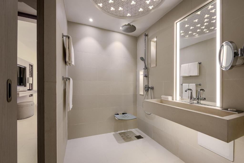 Koupelna v ubytování Rabat Marriott Hotel
