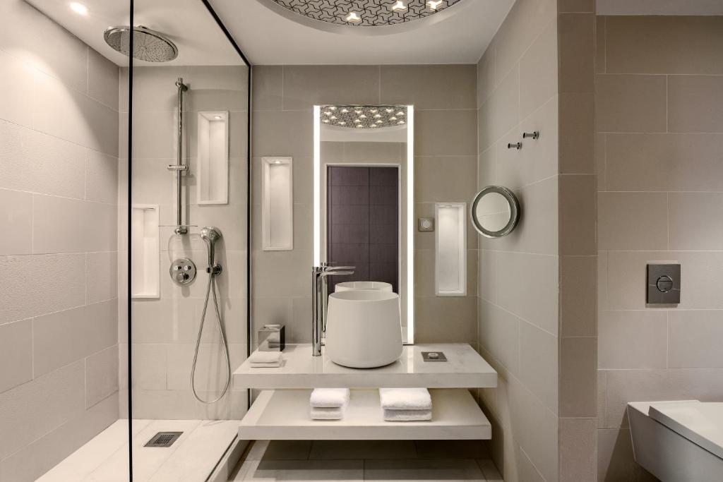 Koupelna v ubytování Rabat Marriott Hotel