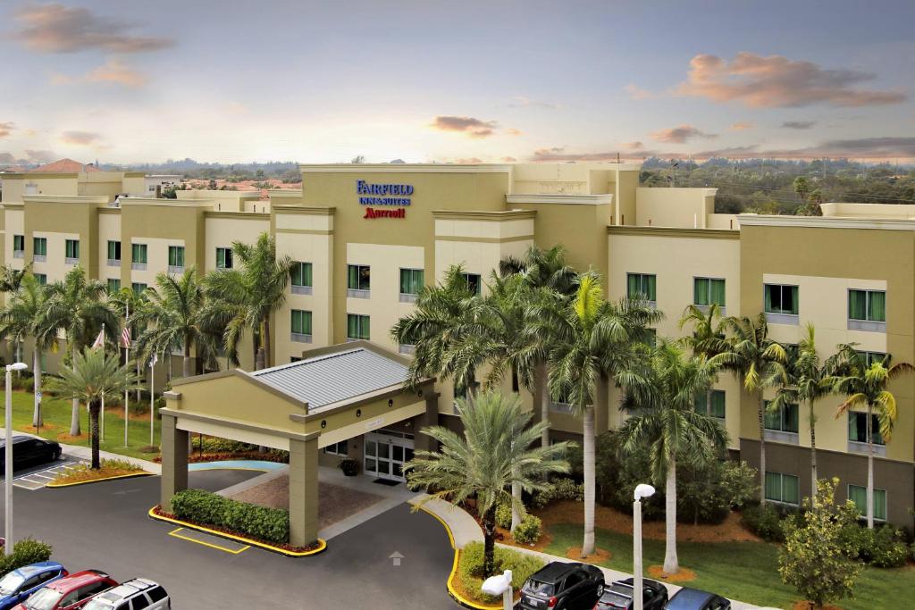 an aerial view of a hotel with a parking lot at Fairfield Inn & Suites Fort Lauderdale Airport & Cruise Port in Dania Beach