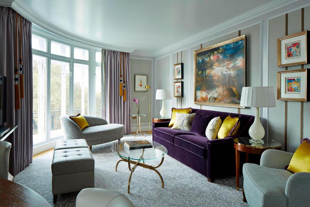 
Premier Suite, Executive lounge access, 1 King, Sofa bed
