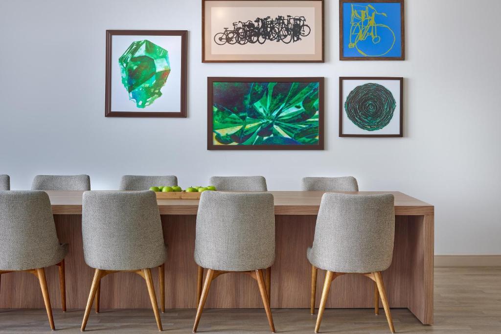 Element Edmonton West - Resim 1