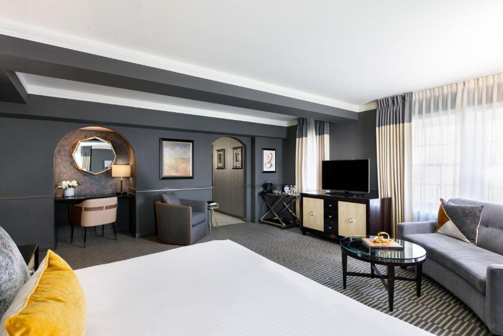 Ambassador Hotel Tulsa, Autograph Collection - Deluxe Kamer Met Kingsize Bed - Hoek