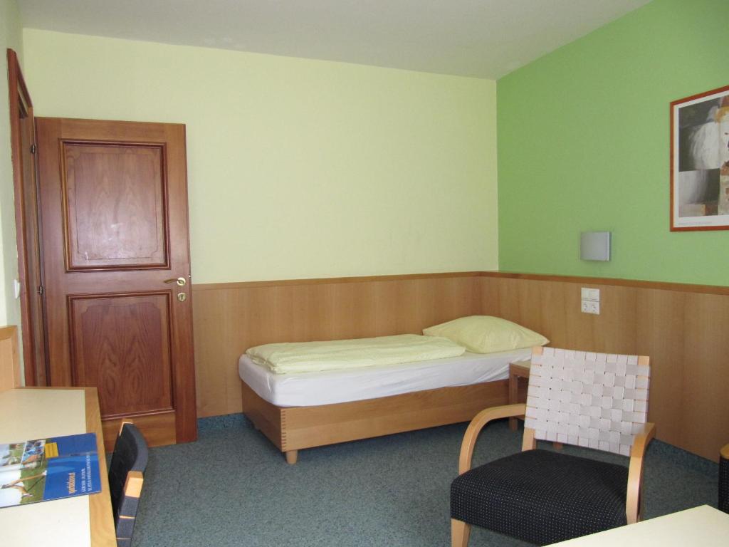 Postel nebo postele na pokoji v ubytování Austrian Sports Resort, BSFZ Obertraun