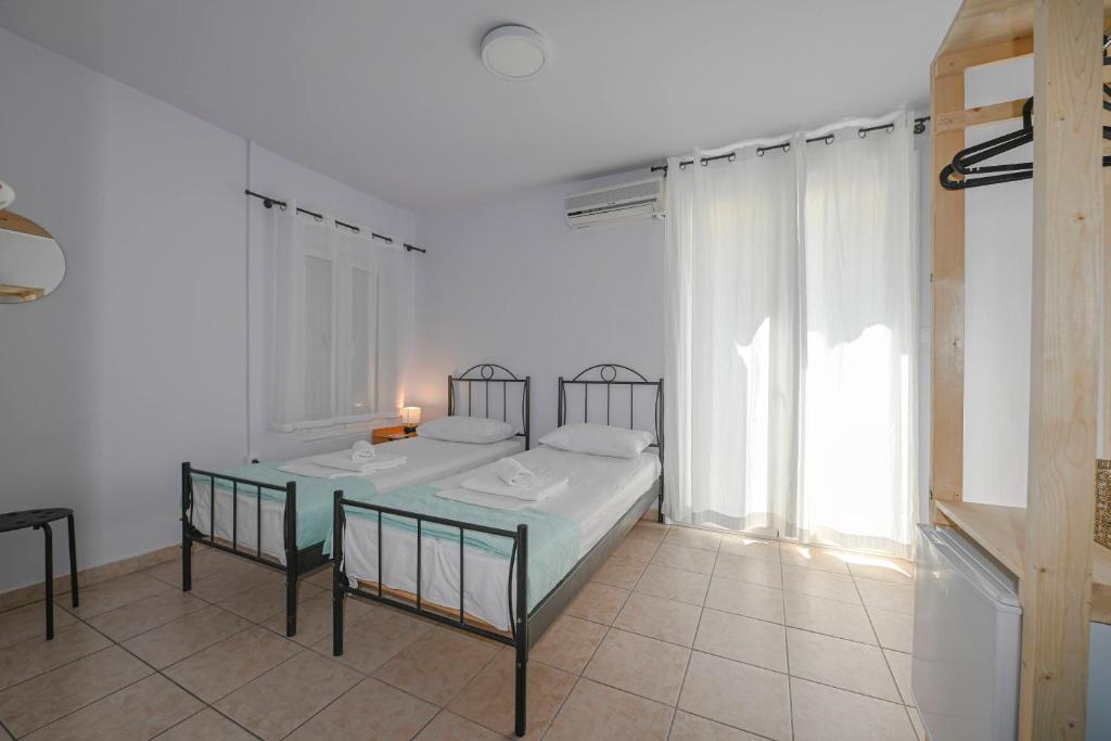 Postel nebo postele na pokoji v ubytování Hermes Rooms