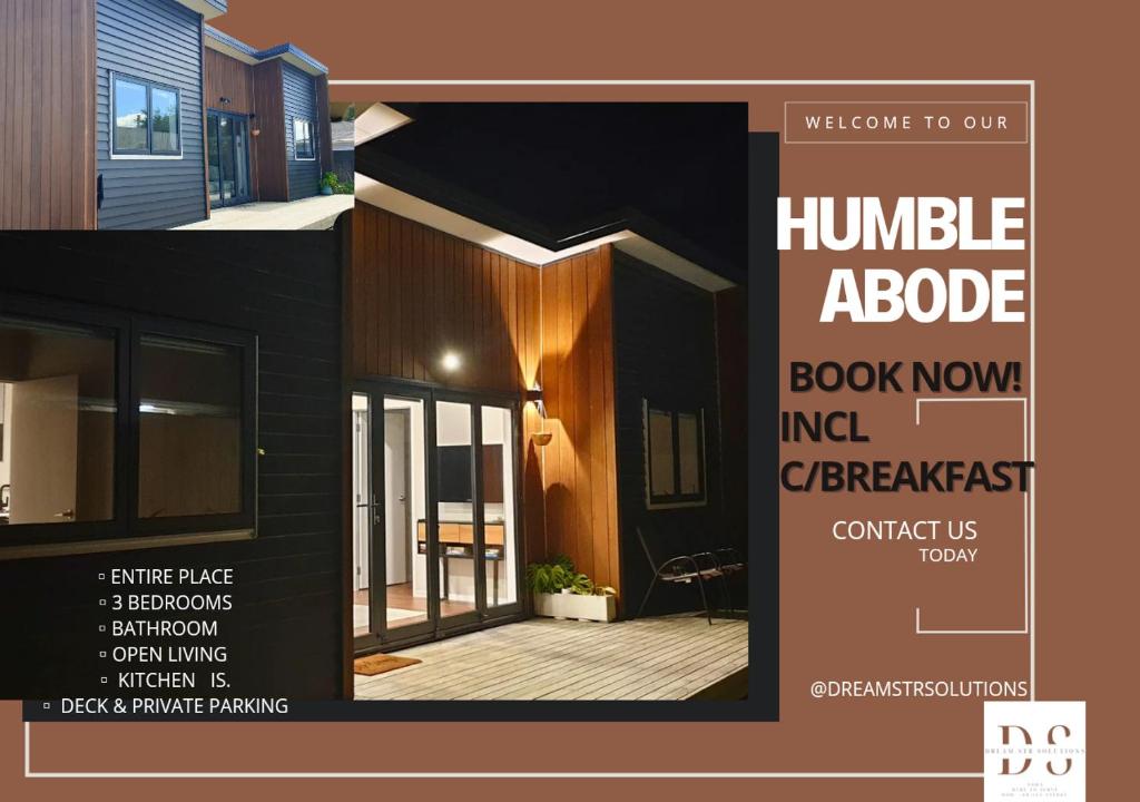 ein Flyer für ein Haus mit einer Eingangstür in der Unterkunft Humble Abode in Auckland
