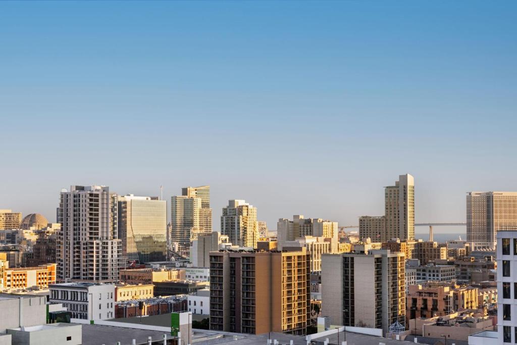 The Westin San Diego Gaslamp Quarter - Deluxe, Guest Room, 2 Queen, City View