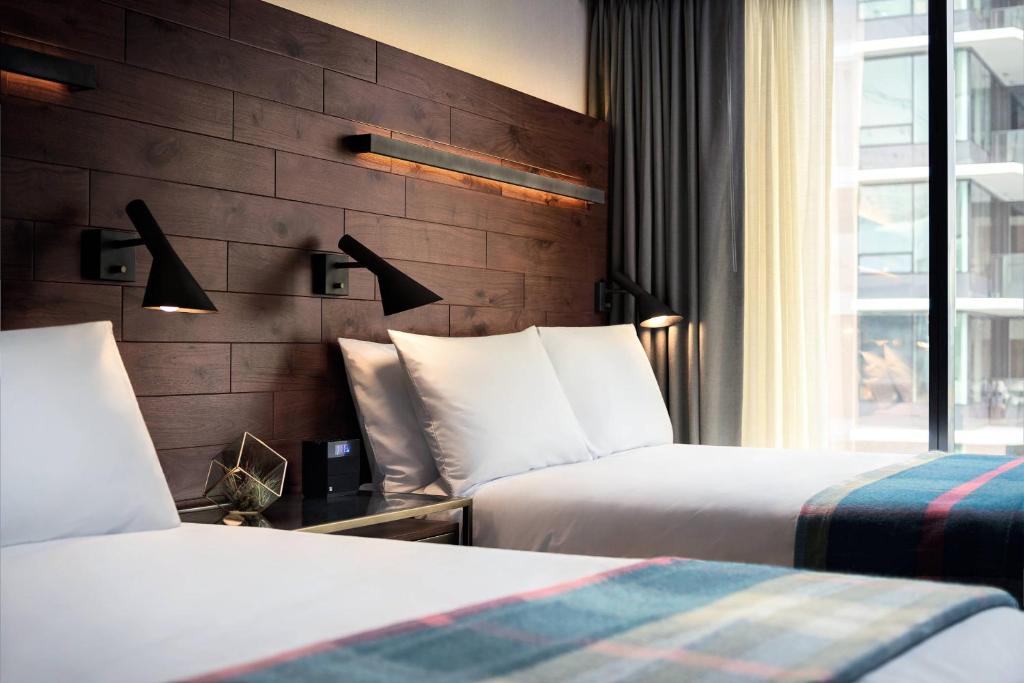 the DOUGLAS, Autograph Collection - Resim 41