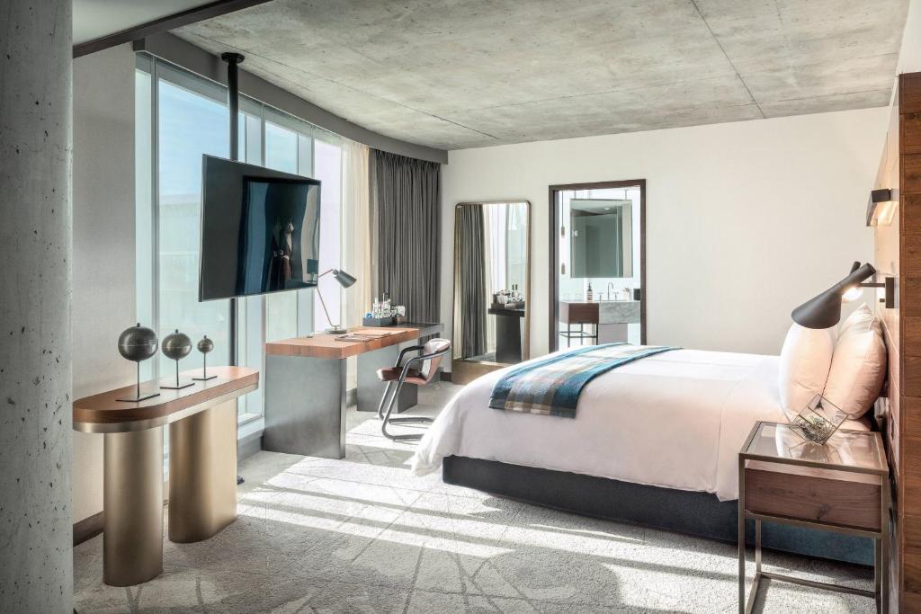 the DOUGLAS, Autograph Collection - Resim 43